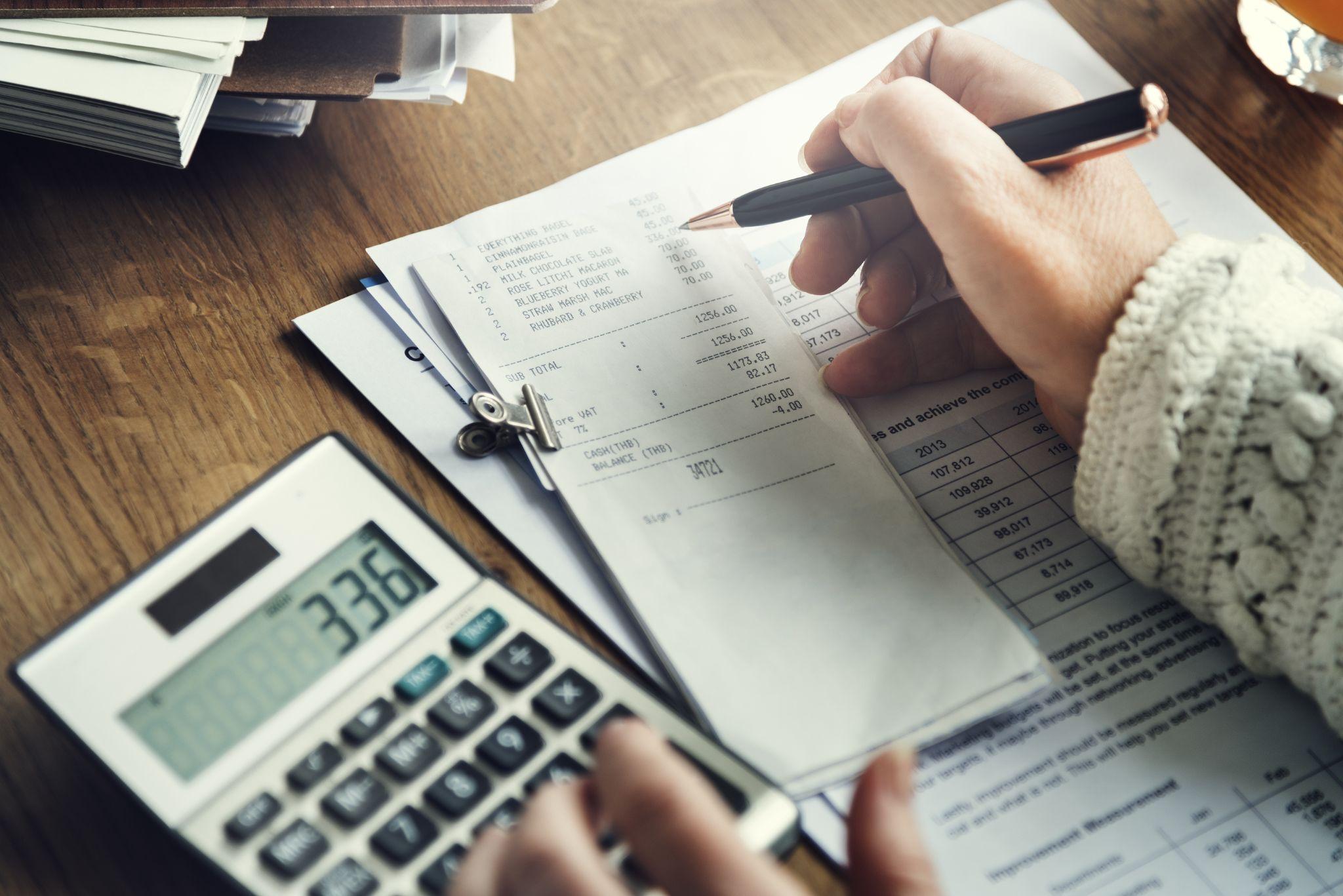 Calculating payroll to ensure California wage statement compliance with receipts and calculator